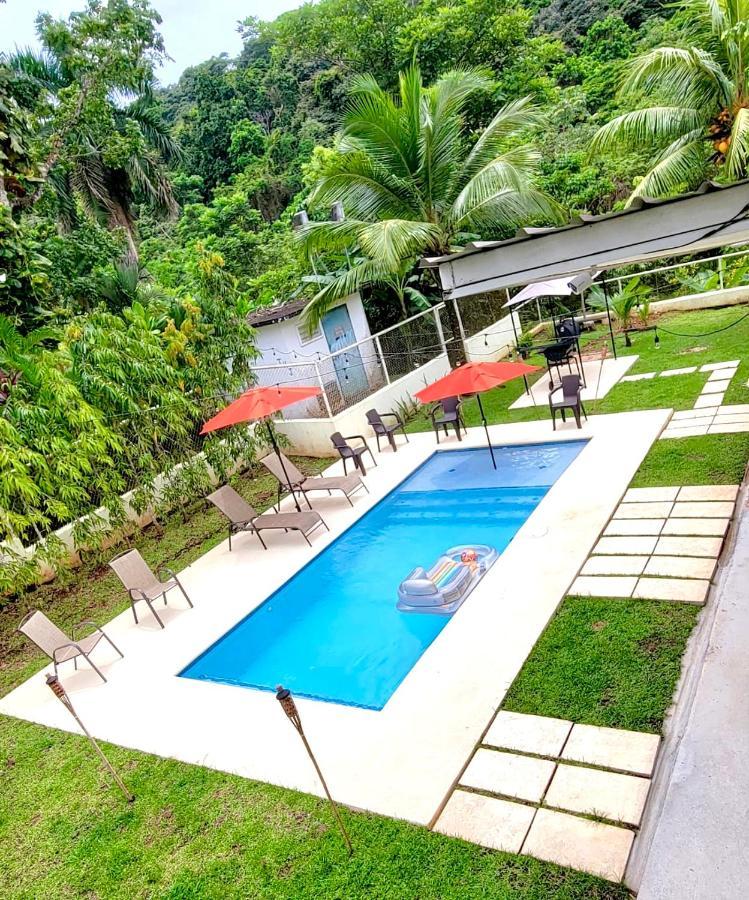 Oasis With Pool Near Canal *